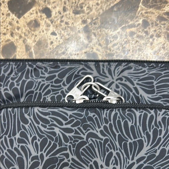 NWOT Baggallini Charcoal Floral Crossbody Bag - Picture 2 of 6